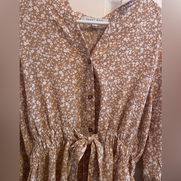 NWOT Sweet Rain Floral Top - Picture 2 of 6